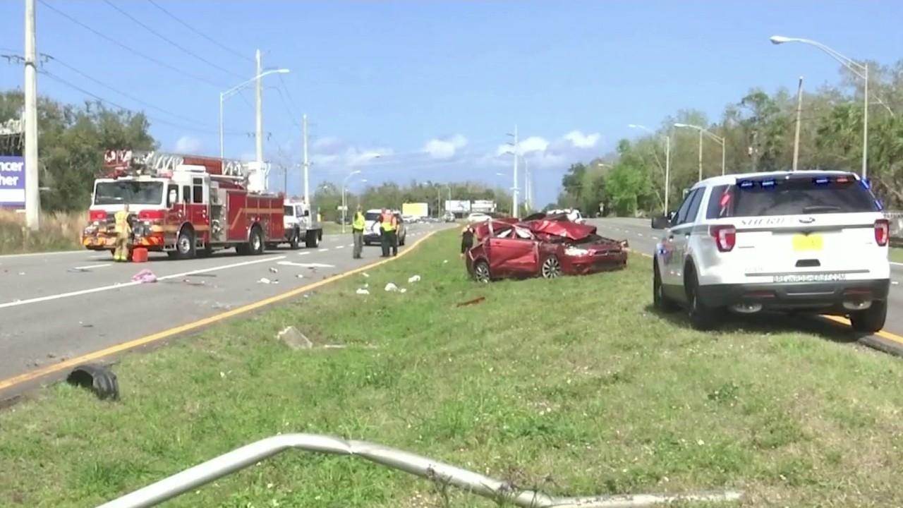 Offduty Titusville officer helps passengers injured in crash